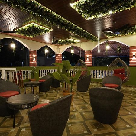 Palm Springs Beach Resort - Gorai Mumbai Ngoại thất bức ảnh