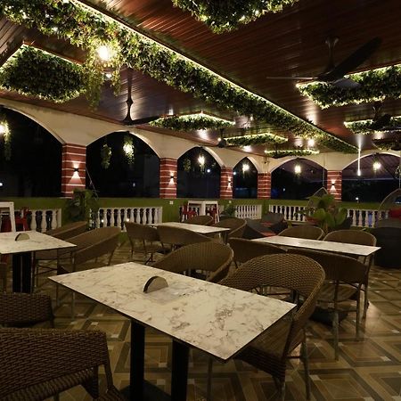 Palm Springs Beach Resort - Gorai Mumbai Ngoại thất bức ảnh