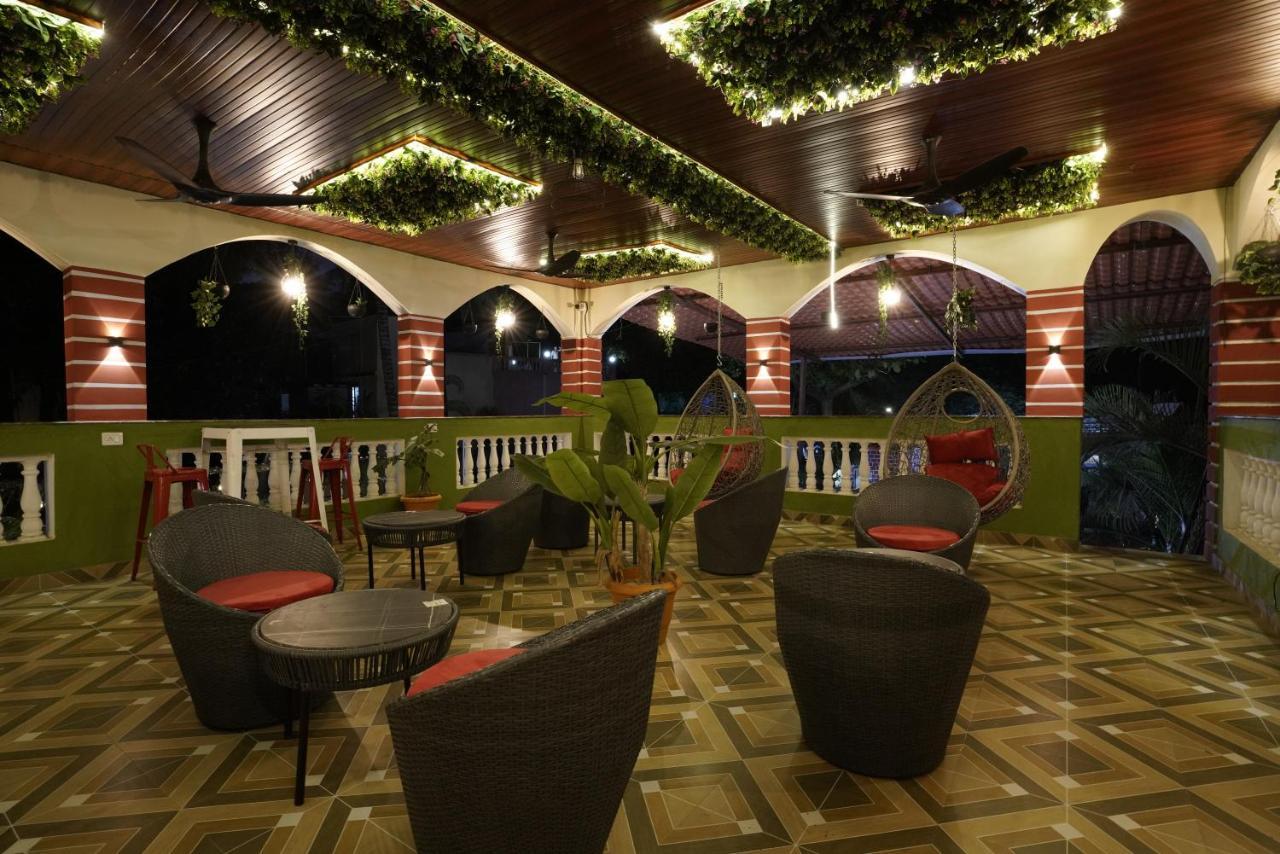 Palm Springs Beach Resort - Gorai Mumbai Ngoại thất bức ảnh