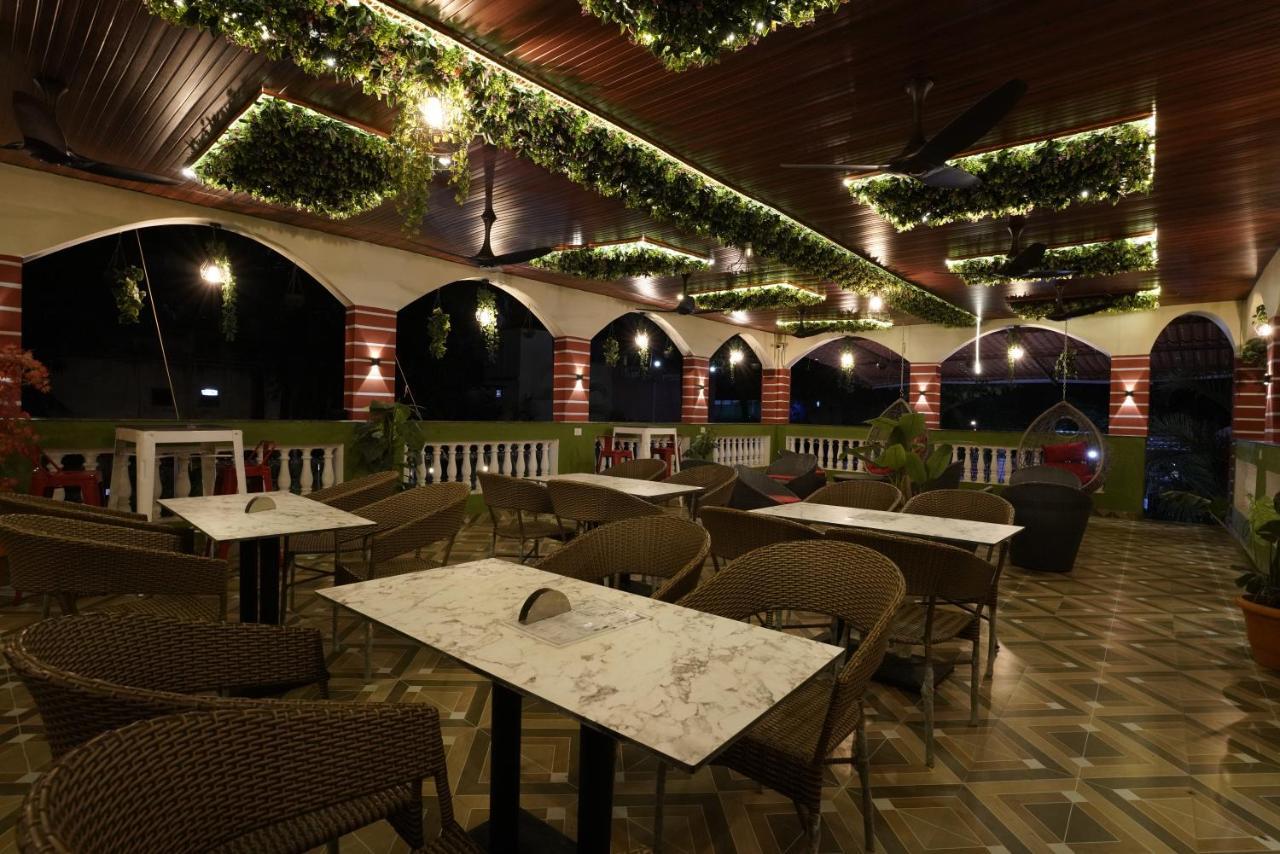 Palm Springs Beach Resort - Gorai Mumbai Ngoại thất bức ảnh